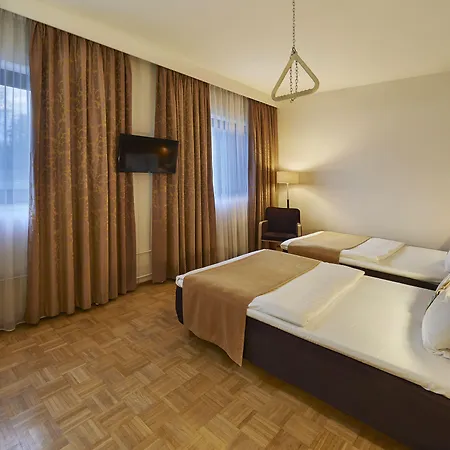 Hotel Helsinki-vantaa Airport By Ihg 4*