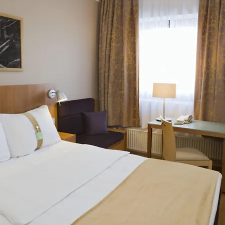 Hotel Helsinki-vantaa Airport By Ihg 4*