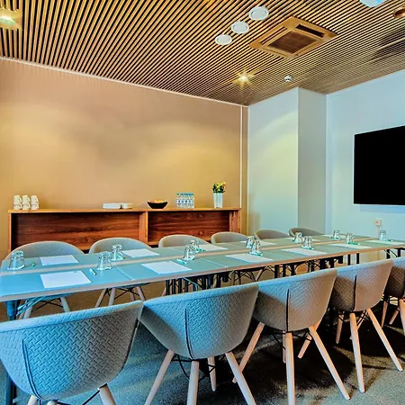 Отель Helsinki-vantaa Airport By Ihg Вантаа