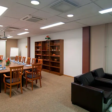 Hotel Helsinki-vantaa Airport By Ihg 4*