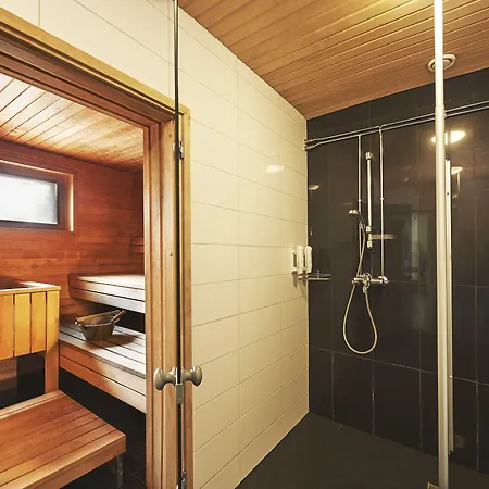 Hotel Helsinki-vantaa Airport By Ihg 4*