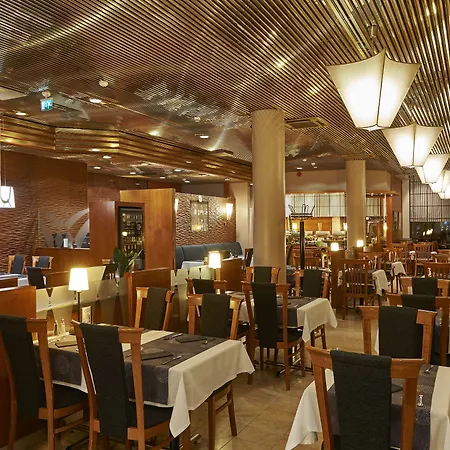 Hotel Helsinki-vantaa Airport By Ihg 4*