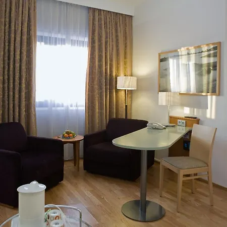 Hotel Helsinki-vantaa Airport By Ihg 4*
