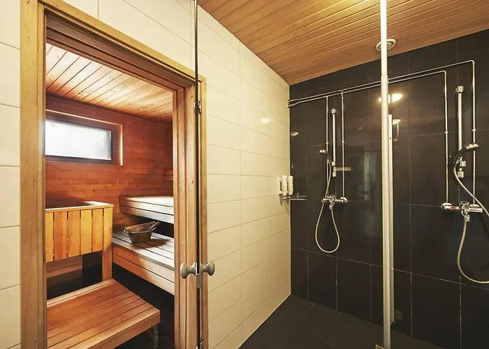 Hotel Helsinki-vantaa Airport By Ihg 4*