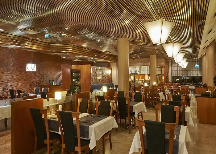 Hotel Helsinki-vantaa Airport By Ihg 4*